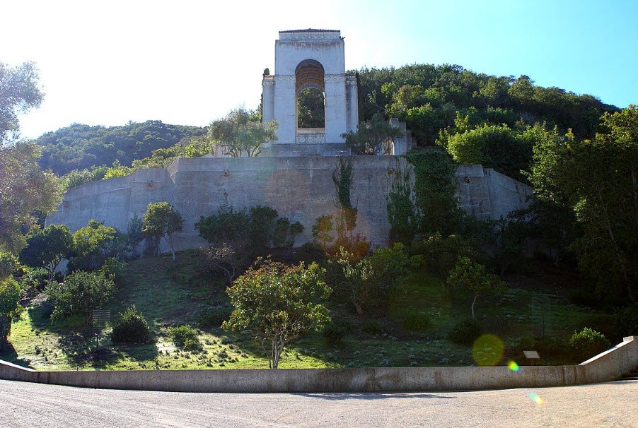 Wrigley Memorial, United States